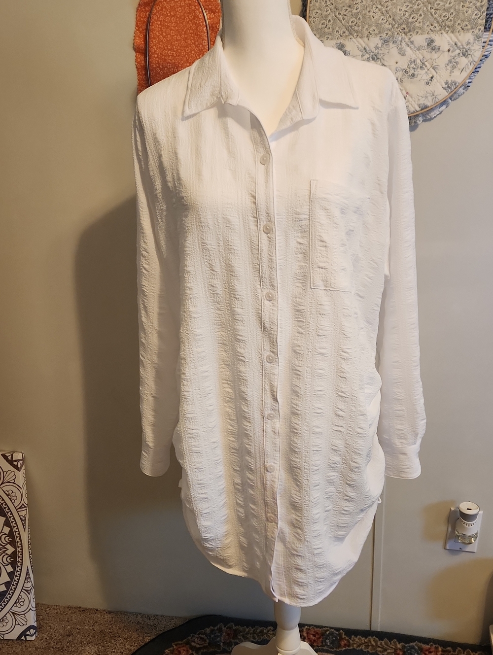 Time and Tru White Embroidered Button-Up Shirt